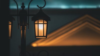 Уличный фонарь. фото: pexels.com/ru-ru/@muffin