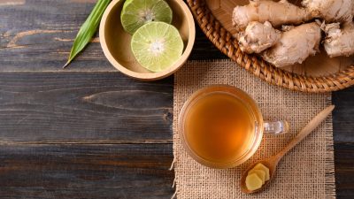 Имбирь незаменимый помощник на кухне зимой. Nungning20/Shutterstock

