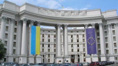 Украина призвала своих граждан немедленно покинуть Россию