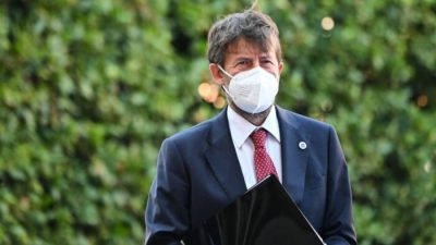 Министр культуры Италии Дарио Франческини прибывает на встречу министров культуры G20 в музее Палаццо Барберини в Риме, 30 июля 2021 года. (Andreas Solaro/AFP via Getty Images)