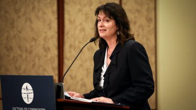 Надин Маенза, заместитель председателя Комиссии США по международной религиозной свободе, выступает на политическом форуме по вопросам закупки органов и внесудебных казней в Китае. Капитолийский холм, 10 марта 2020 года. (Samira Bouaou/The Epoch Times) 