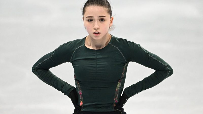 Российская фигуристка Камила Валиева на тренировке перед соревнованиями по фигурному катанию на зимних Олимпийских играх 2022 года в Пекине, 13 февраля 2022 года. Фото: Anne-Christine Poujoulat/AFP via Getty Images
