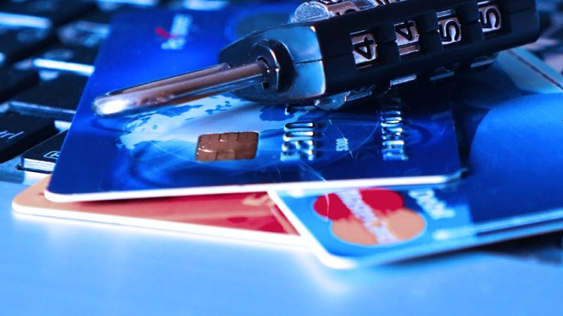 Фото: pixabay.com/photos/credit-card-bank-card-theft-1591492
