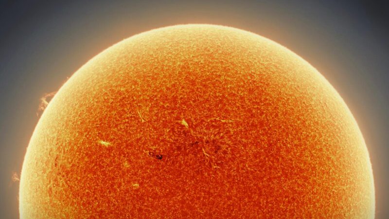 Потрясающие фотографии Солнца с высоким разрешением (Courtesy of Andrew McCarthy and @cosmic_background) 