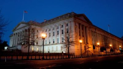 Здание Министерства финансов США в Вашингтоне. Фото: STEFANI REYNOLDS/AFP via Getty Images)