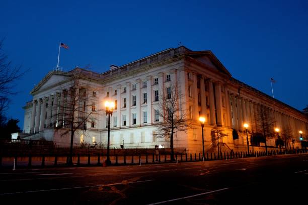 Здание Министерства финансов США в Вашингтоне. Фото: STEFANI REYNOLDS/AFP via Getty Images)