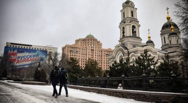 Центральная улица Донецка. Фото: ALEXANDER NEMENOV/AFP via Getty Images)