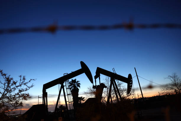 Насосная установка на добычу нефти. Фото:  Mario Tama/Getty Images