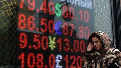 Курс иностранной валюты по отношению к российскому рублю в Москве, 20 января 2016 года. Фото: VASILY MAXIMOV/AFP via Getty Images