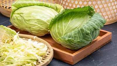 Белокочанная капуста, брокколи и белый редис — самые распространённые овощи в зимний период, защищающие от рака (изображение: Shutterstock)