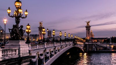 Париж приглашает вас почувствовать себя местным жителем. (Leonard Cotte/Unsplash) 