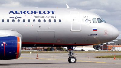 Логотип флагманской российской авиакомпании «Аэрофлот» на самолёте Airbus A320-200 в Коломье недалеко от Тулузы, Франция, 26 сентября 2017 года. (Regis Duvignau/Reuters)