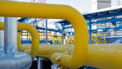 Газопроводы на компрессорной станции «Атаманская», объекте проекта «Сила Сибири» компании «Газпром», недалеко от дальневосточного города Свободный в Амурской области, Россия, 29 ноября 2019 года. (MaximShemetov/Reuters)
