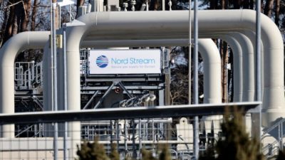 Трубы на наземных объектах газопровода «Северный поток — 1» в Лубмине, Германия, 8 марта 2022 года. (Hannibal Hanschke/Reuters)