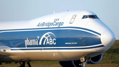 Боинг 747-87U авиакомпании AirBridgeCargo прибывает в парижский аэропорт Шарль-де-Голль в Руасси-ан-Франс, Франция, 25 мая 2020 года. (Charles Platiau/Reuters)