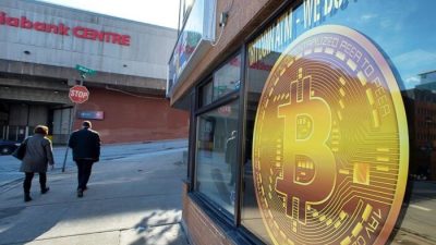 Биткойн-банкомат в магазине в Галифаксе 4 февраля 2020 года. (Andrew Vaughan / The Canadian Press)
