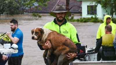 Наводнение произошло в городе Лисмор на северо-востоке Нового Южного Уэльса, Австралия, 28 февраля 2022 года. Фото: AAP Image/Jason O'Brien
