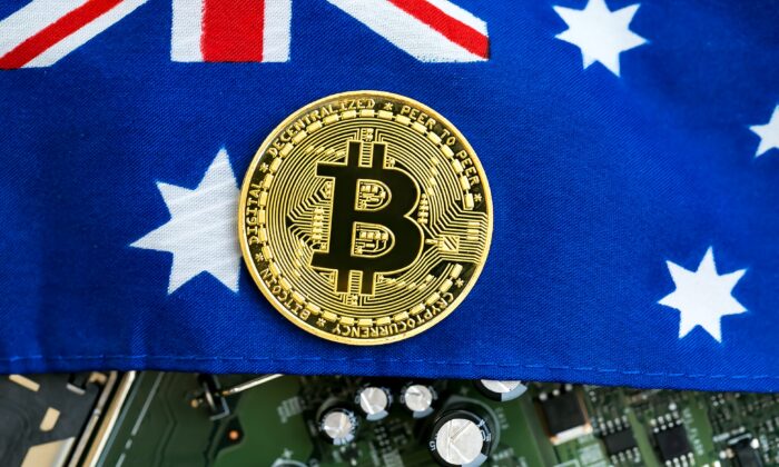 Символ криптовалюты Bitcoin над австралийским флагом. (Tierney / Adobe Stock)