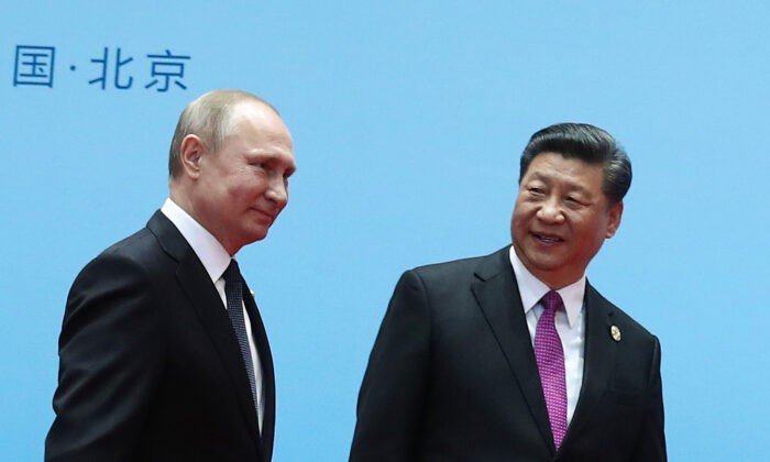 Си Цзиньпин и Владимир Путин на церемонии приветствия в последний день форума «Один пояс, один путь» в Пекине, 27 апреля 2019 г. Фото: ValerySharifulin/Sputnik/AFPviaGettyImages
