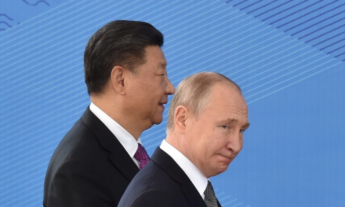 Президент России Владимир Путин и китайский лидер Си Цзиньпин на встрече Совета глав государств Шанхайской организации сотрудничества в Бишкеке, Кыргызстан, 14 июня 2019 г. (Vyacheslav Oseledko/AFP via Getty Images)
