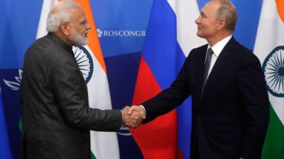 Президент России Владимир Путин и премьер-министр Индии Нарендра Моди во время совместной пресс-конференции перед Восточным экономическим форумом во Владивостоке 4 сентября 2019 года. (MikhailMetzel/AFP viaGettyImages)

