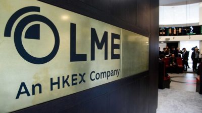 Вывеска Лондонской биржи металлов (LME) после её переезда в центр Лондона 18 февраля 2016 г.(LeonNeal/AFP viaGettyImages)