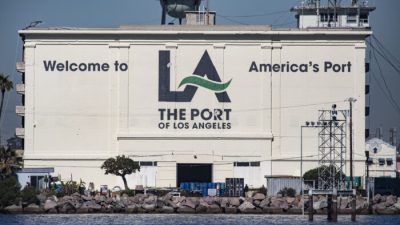 Порт Лос-Анджелеса, 27 октября 2021 г. (John Fredricks/The Epoch Times)
