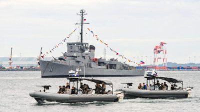 ВМС Филиппин (NAVSOG) на скоростных катерах патрулируют залив Субик, обращённый к Южно-Китайскому морю, 6 августа 2013 г. Фото: Ted Aljibe/AFP via Getty Images
