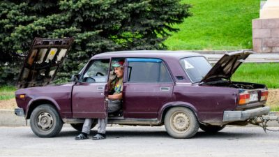 Автомобиль «Лада». Фото: MLADEN ANTONOV/AFP via Getty Images