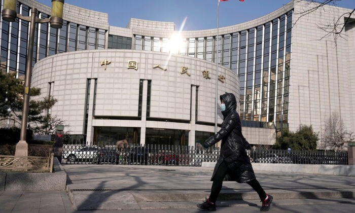Центральный банк Китая в Пекине, 3 февраля 2020 г.(JasonLee/Reuters)
