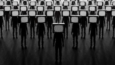 Подумайте о том, что вас гипнотизируют каждый день. Branko Devic/Shutterstock

