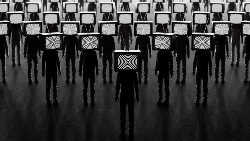 Подумайте о том, что вас гипнотизируют каждый день. Branko Devic/Shutterstock
