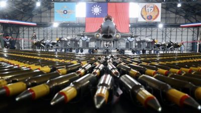 Американский истребитель F-16V с вооружением демонстрируется во время учений на военной базе в Цзяи, южный Тайвань, 15 января 2020 года. Фото: SamYeh/AFPviaGettyImages
