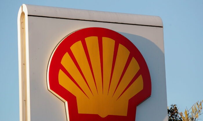 Вывеска заправочной станции Shell в Милтон-Кинсе, Великобритания, 5 января 2022 года. (Andrew Boyers/Reuters)
