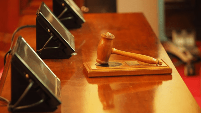 Фото: pixabay.com/judge-hammer-judgement-court-1587300/ License     
