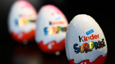 Шоколадное яйцо «Киндер-сюрприз», изготовленное Ferrero, 3 апреля 2022 года в Брюсселе. Фото: Laurie Dieffembacq/Belga Mag/AFP via Getty Images