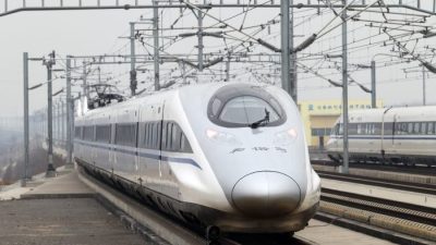 В Китае остановили поезд, когда у главного кондуктора диагностировали COVID