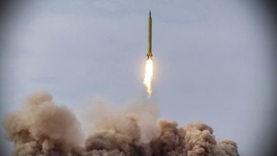 Иранская военизированная гвардия провела учения 16 января 2021 года, запустив противокорабельные баллистические ракеты по имитированной цели в Индийском океане, сообщило государственное телевидение, на фоне усиления напряжённости в связи с ядерной программой Тегерана и давлением США. (IRG/Sepahnews via AP)
