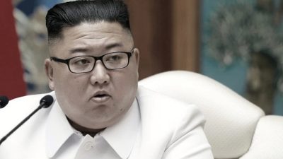 Лидер Северной Кореи Ким Чен Ын присутствует на экстренном заседании Политбюро в Пхеньяне, Северная Корея, 25 июля 2020 г. (Korean Central News Agency/Korea News Service via AP)