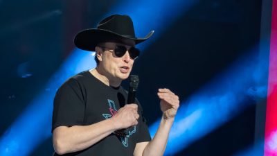 Генеральный директор Tesla Motors Илон Маск на открытии производства Tesla Giga Texas Cyber ​​Rodeo в Остине, штат Техас, 7 апреля 2022 года. Фото: Suzanne Cordeiro/AFP via Getty Images