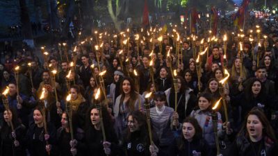 Факельное шествие по случаю годовщины убийства 1,5 миллиона армян османскими войсками, Ереван, 23 апреля 2019 г. Фото: KAREN MINASYAN/AFP via Getty Images