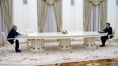 Президент Франции Эммануэль Макрон встречается с президентом России Владимиром Путиным в Москве 7 февраля 2022 г. Фото: SPUTNIK/AFP via Getty Images
