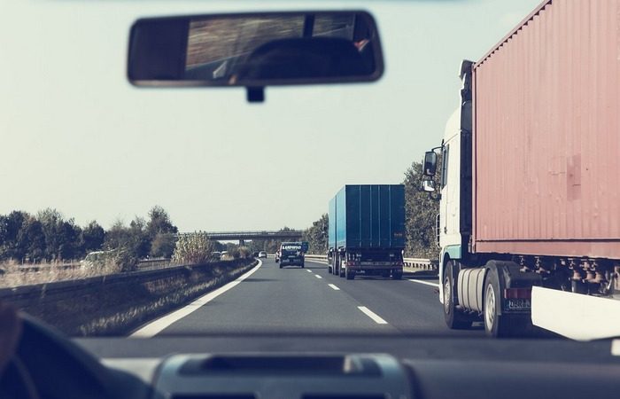 Страны ЕС прекратили пропуск зарегистрированных в России и Беларуси автомобилей. ( Markusspiske/pixabay.com/ Pixabay License)