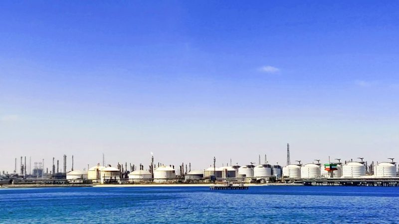 Нефтехранилище. Фото: pixabay.com/photos/oil-storage-tank-crude-oil-5015840