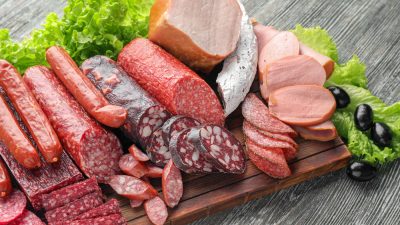 Сколько раковых заболеваний вызывает переработанное мясо? Shutterstock