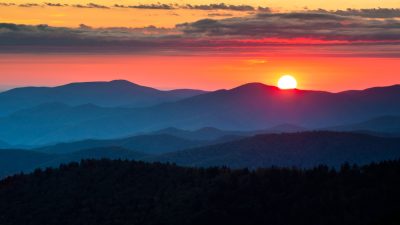 Закат опускается на Большие Дымчатые горы. (Dave Allen Photography/Shutterstock)