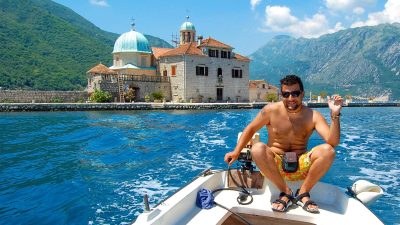 Посещение островной церкви на лодке. (Courtesy to Rick Steves, Rick Steves' Europ) 