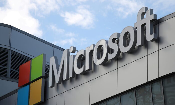 Логотип Microsoft в Лос-Анджелесе, 7 ноября 2017 года. (Lucy Nicholson/Reuters)