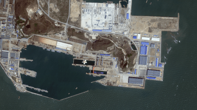 Подводная лодка ВМС Народно-освободительной армии Китая стоит в сухом доке в порту Хулудао в провинции Ляонин, Китай. Фото: ImagecapturedbyPlanetLabs PBC, 3 May 2022. 
