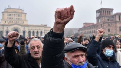 В Армении на протестных акциях задержали около 280 человек. Фото: KAREN MINASYAN/AFP via Getty Images